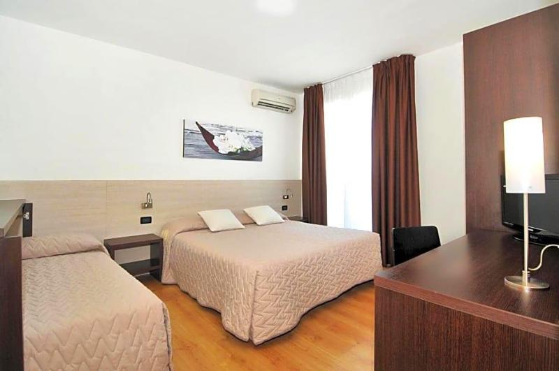 Hotel Levante image