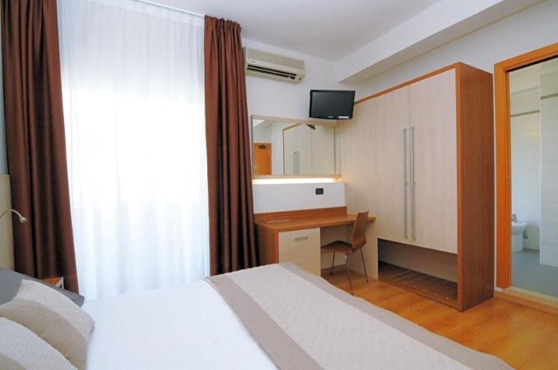 Hotel Levante image