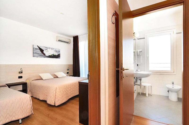 Hotel Levante image