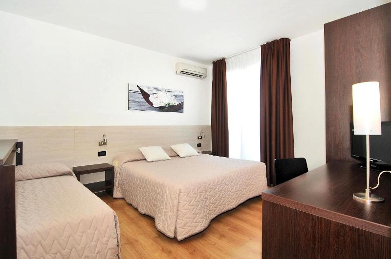 Hotel Levante image