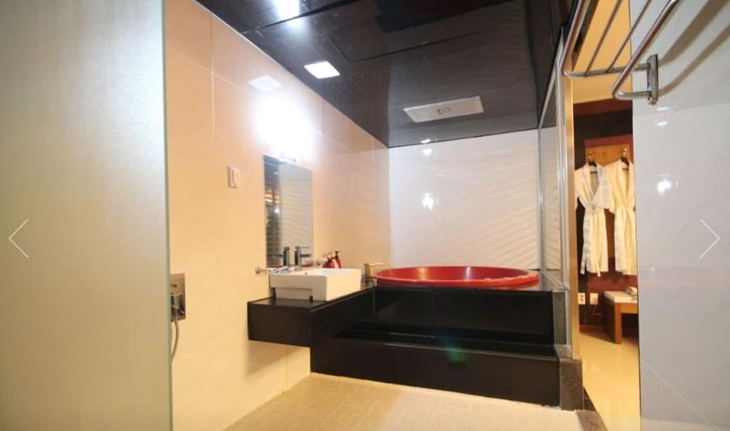 Beauty Motel image