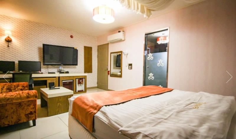 Beauty Motel image