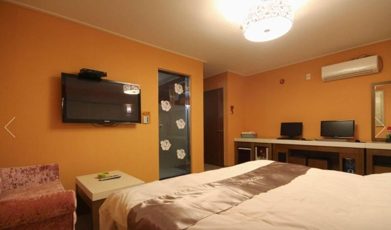 Beauty Motel image