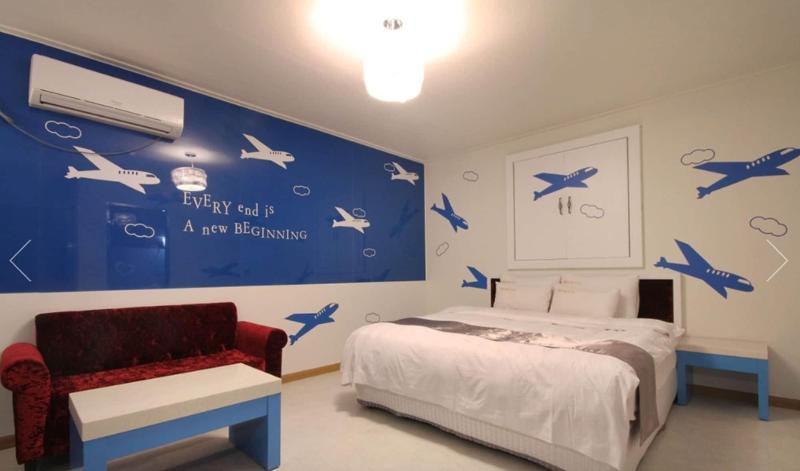 Beauty Motel image