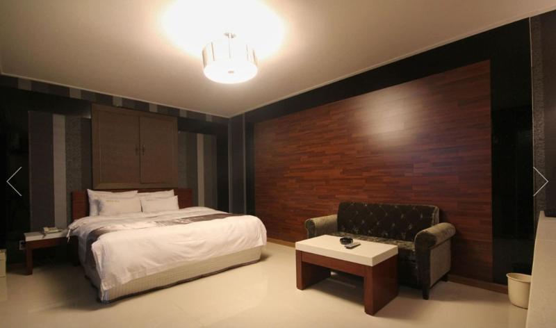 Beauty Motel image
