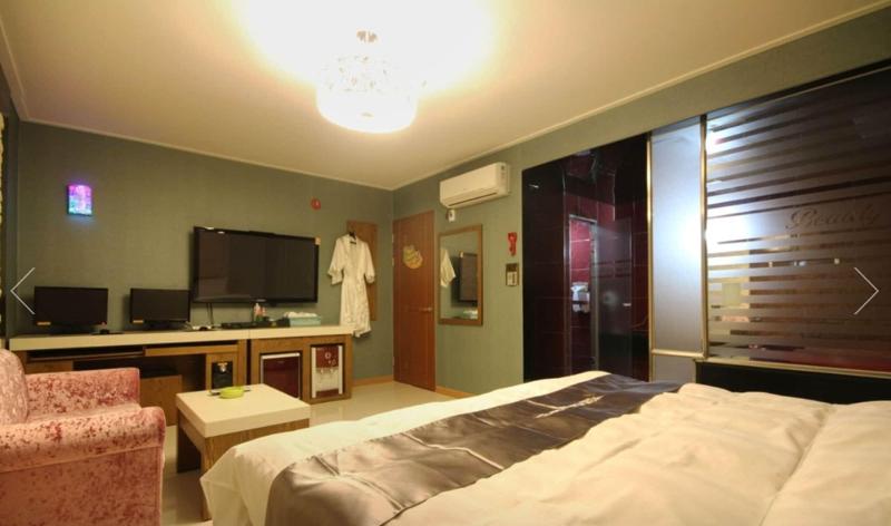 Beauty Motel image