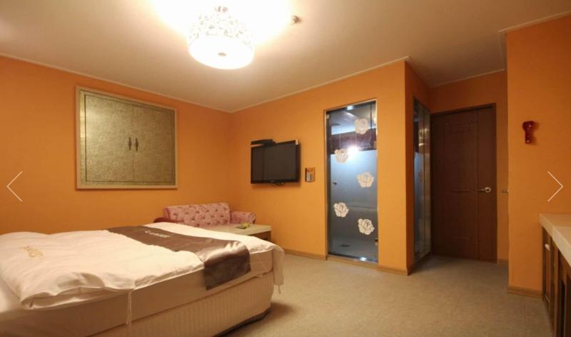 Beauty Motel image