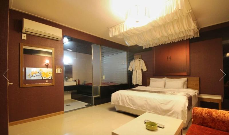 Beauty Motel image