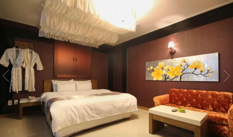 Beauty Motel image