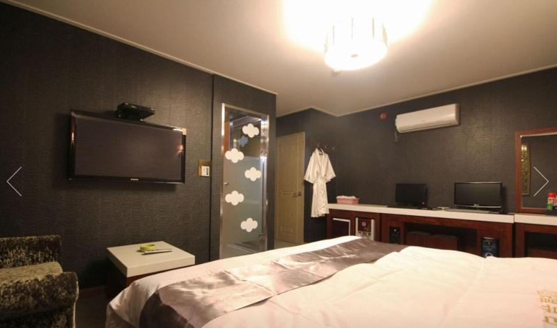 Beauty Motel image