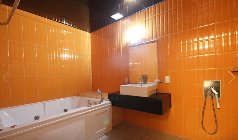 Beauty Motel image