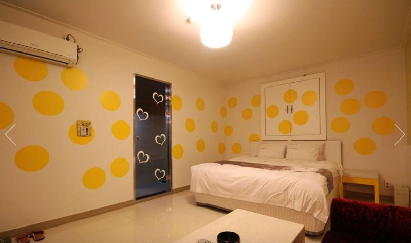 Beauty Motel image