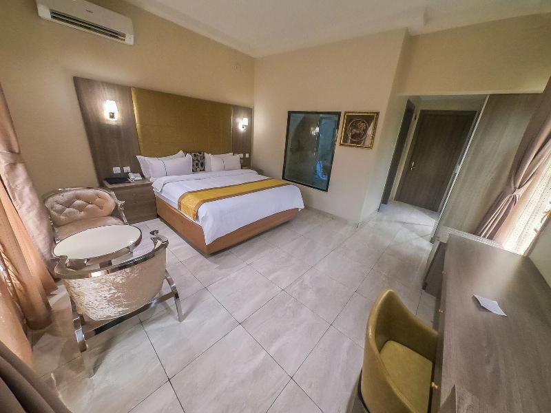 Maxbe Continental Hotel image