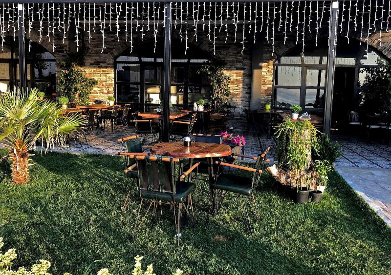 8 Rooms Boutique Hotel