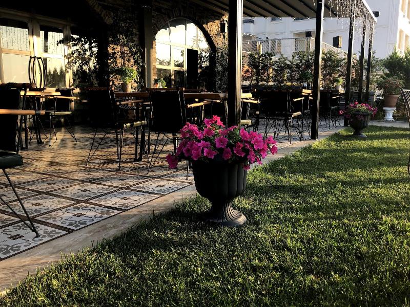 8 Rooms Boutique Hotel