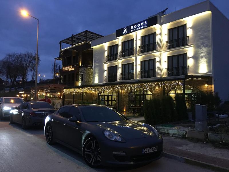 8 Rooms Boutique Hotel