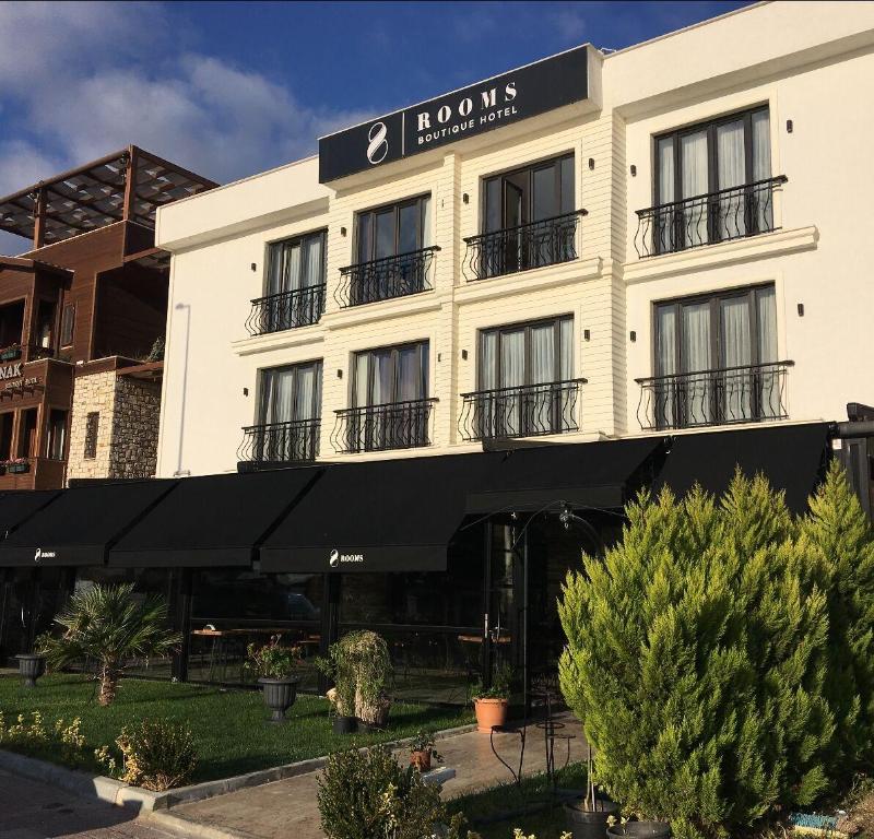 8 Rooms Boutique Hotel