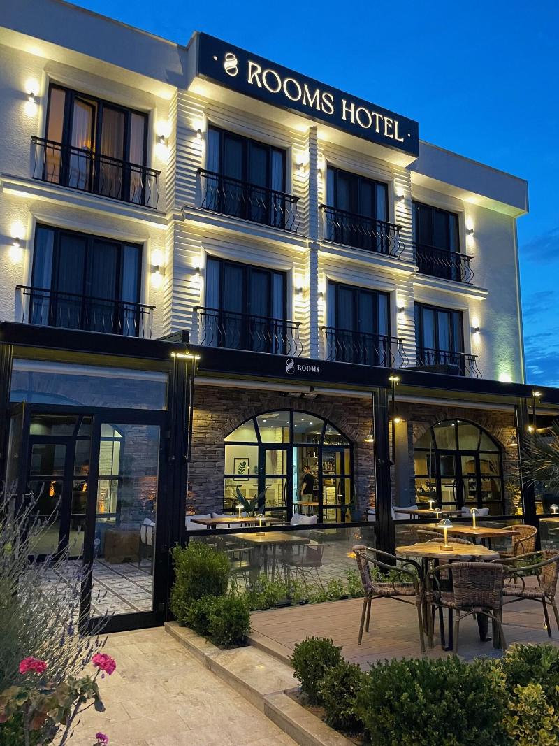 8 Rooms Boutique Hotel