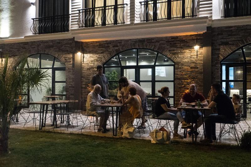 8 Rooms Boutique Hotel