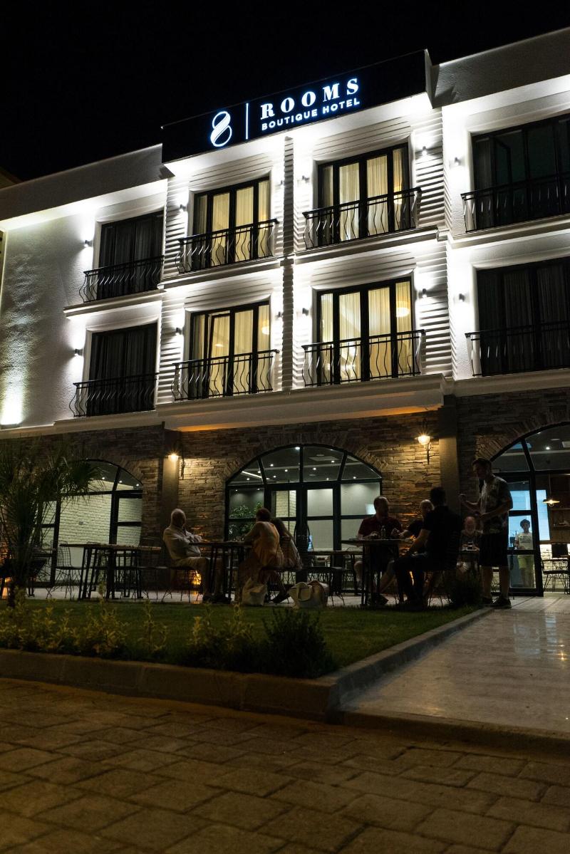 8 Rooms Boutique Hotel
