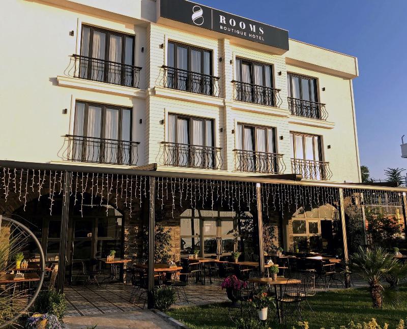 8 Rooms Boutique Hotel