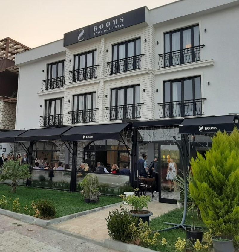 8 Rooms Boutique Hotel