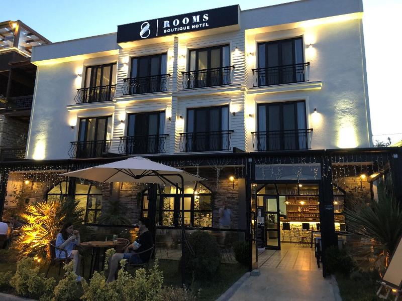 8 Rooms Boutique Hotel