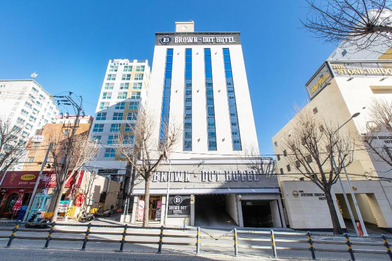 Brown-Dot Hotel Minam image
