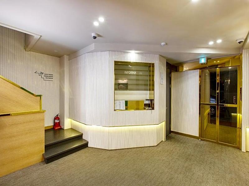 Brown-Dot Hotel Minam image