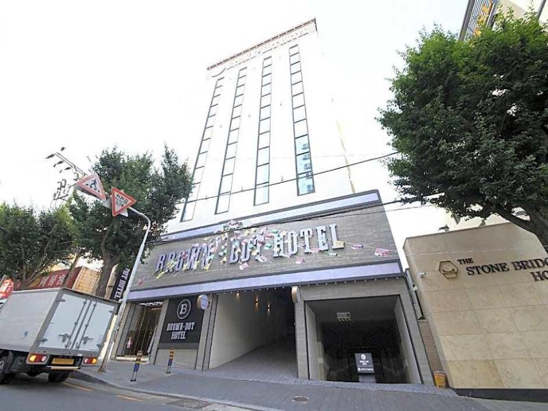 Brown-Dot Hotel Minam image