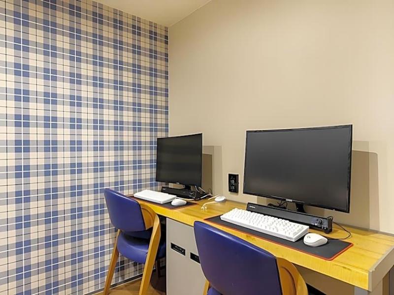 Brown-Dot Hotel Minam image