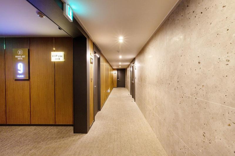 Brown-Dot Hotel Minam image