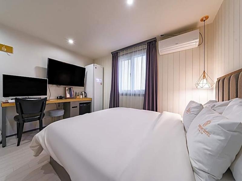 Brown-Dot Hotel Minam image