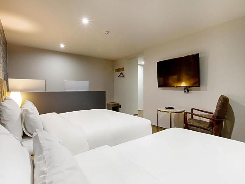 Brown-Dot Hotel Minam image