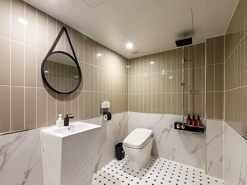 Brown-Dot Hotel Minam image
