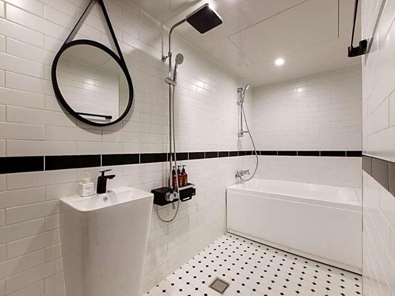 Brown-Dot Hotel Minam image