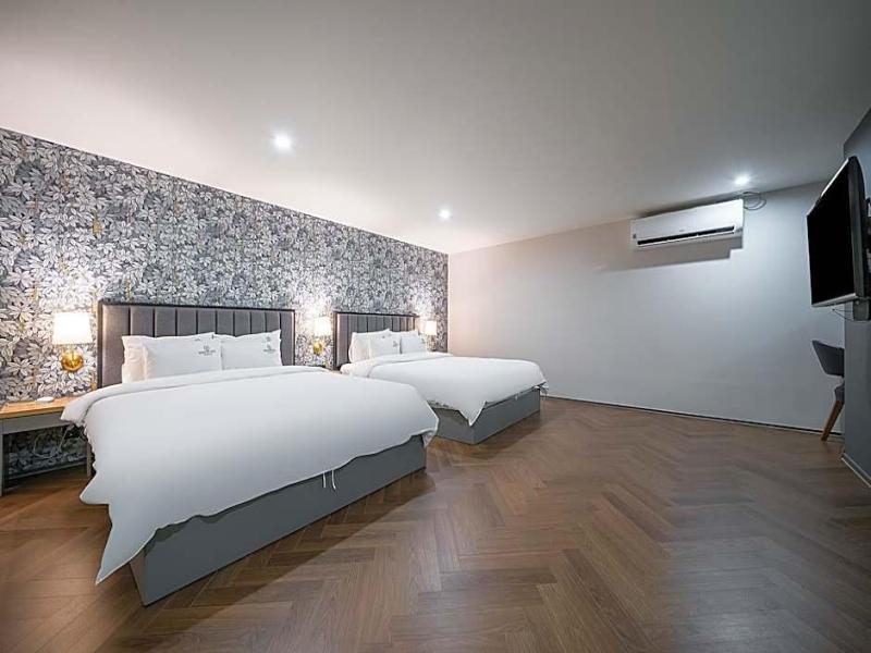Brown-Dot Hotel Minam image