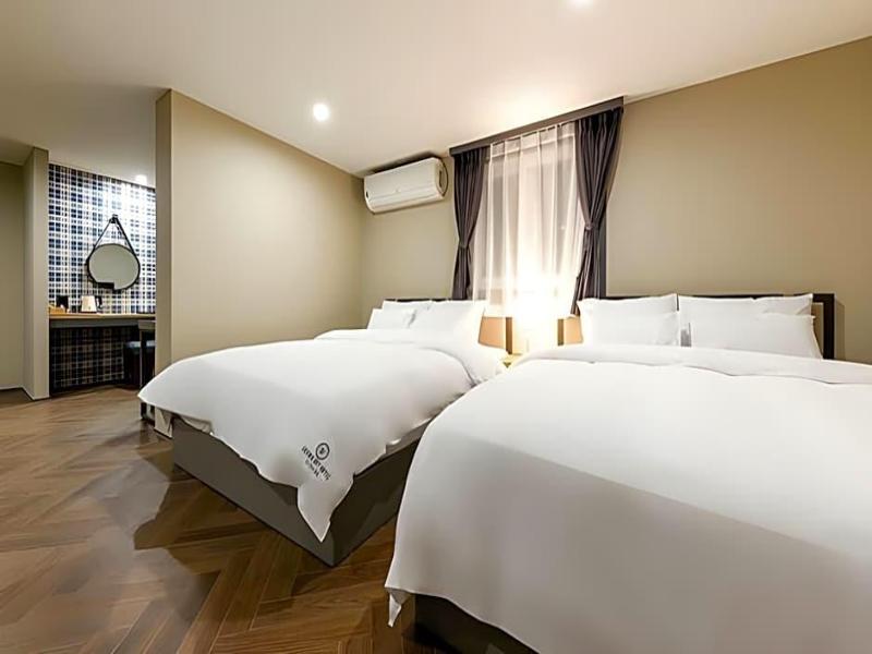 Brown-Dot Hotel Minam image