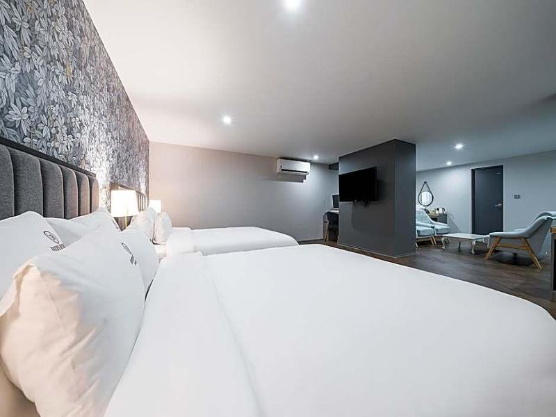 Brown-Dot Hotel Minam image