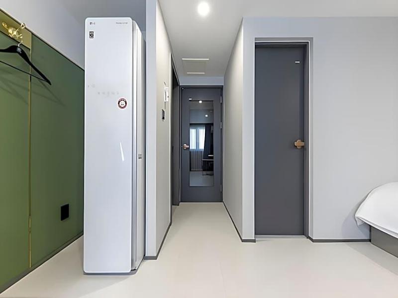 Brown-Dot Hotel Minam image