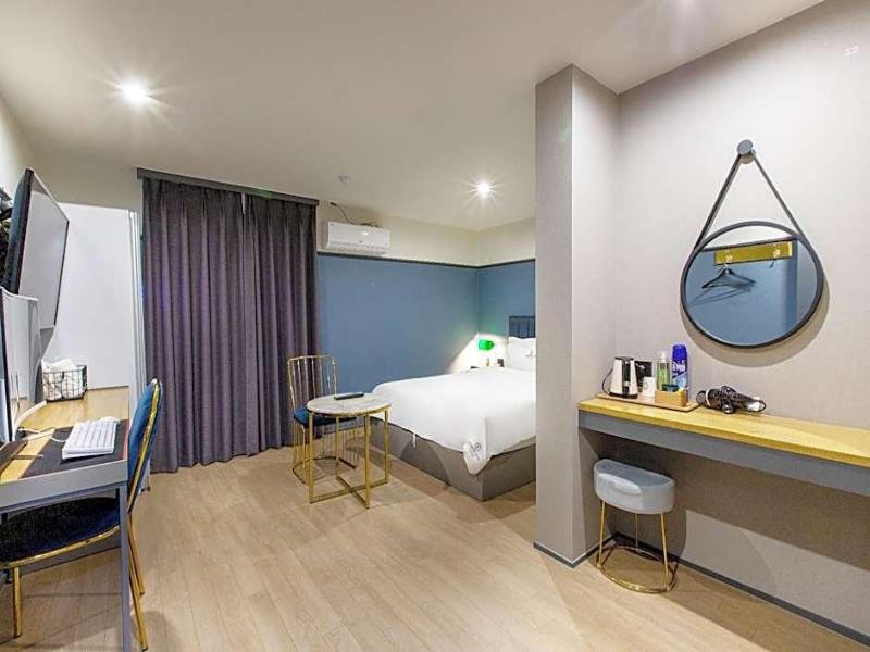 Brown-Dot Hotel Minam image