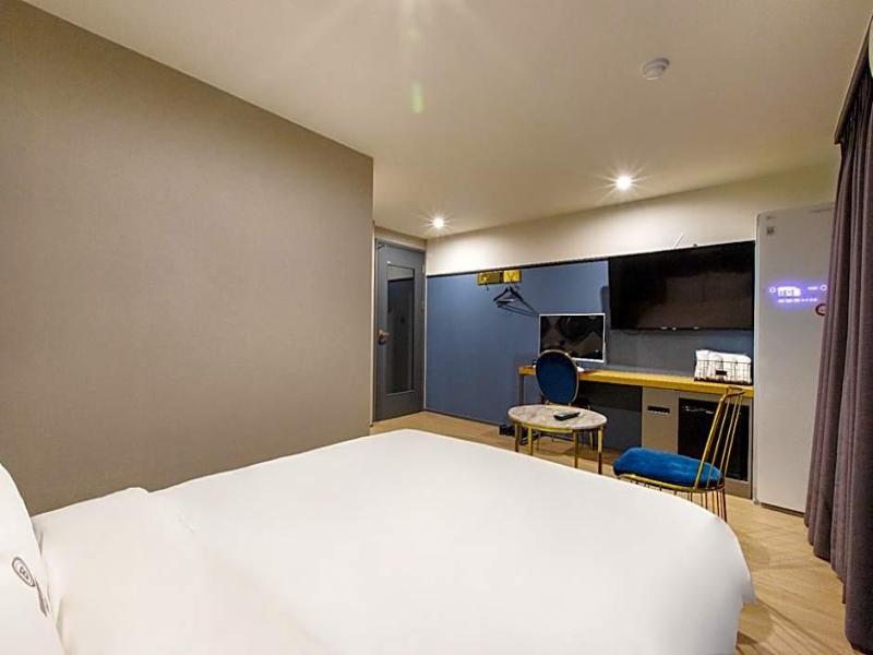 Brown-Dot Hotel Minam image