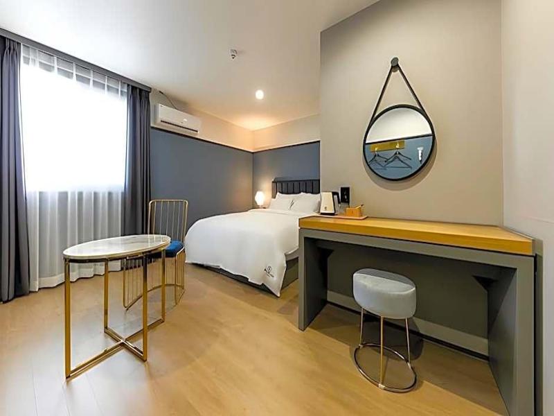 Brown-Dot Hotel Minam image