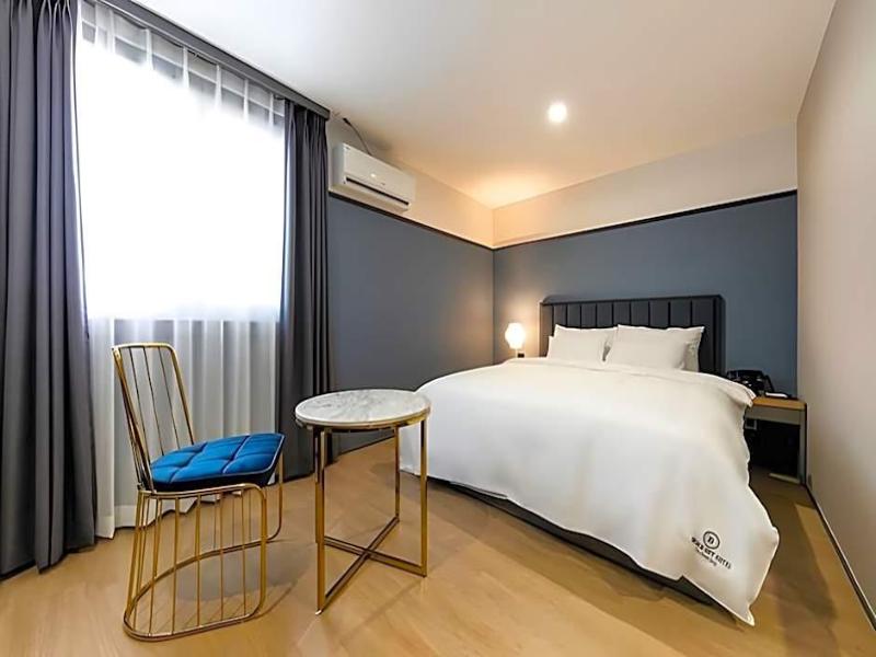 Brown-Dot Hotel Minam image
