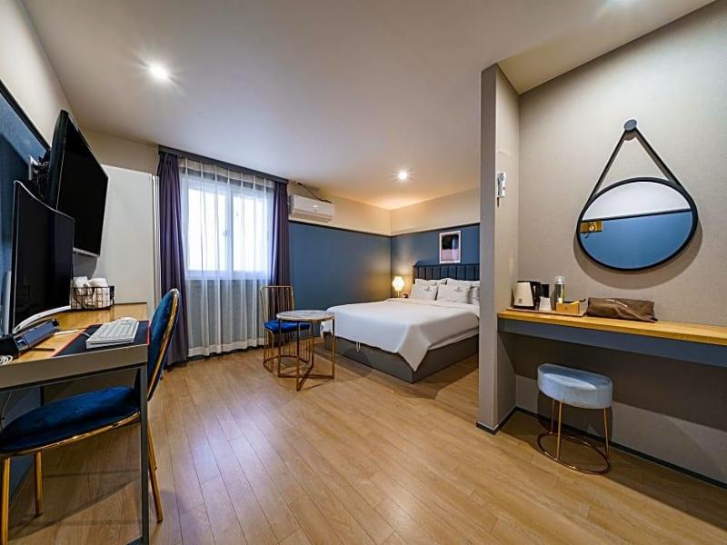 Brown-Dot Hotel Minam image