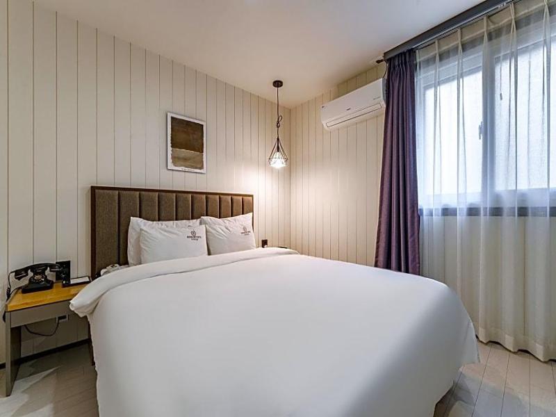 Brown-Dot Hotel Minam image