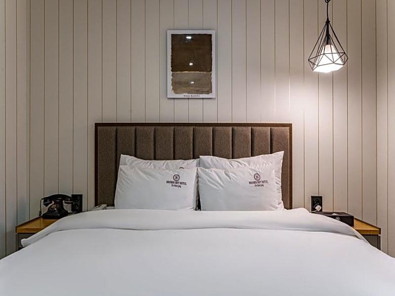 Brown-Dot Hotel Minam image