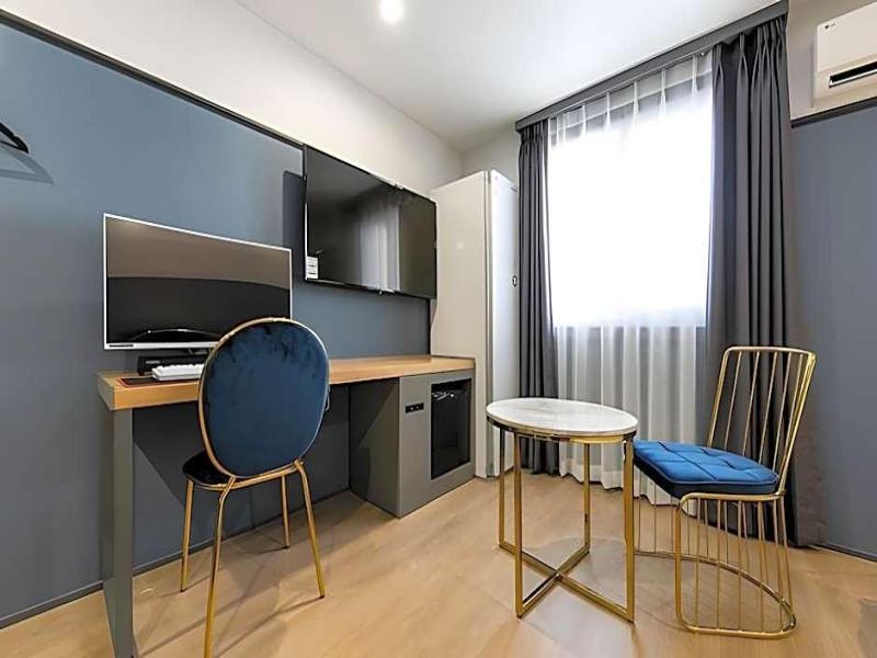 Brown-Dot Hotel Minam image