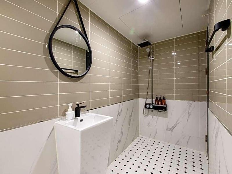 Brown-Dot Hotel Minam image