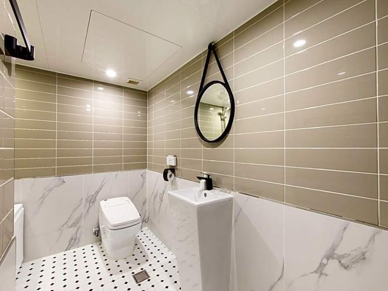 Brown-Dot Hotel Minam image